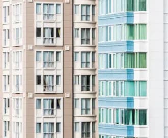 السكن الجامعي مقابل الشقة